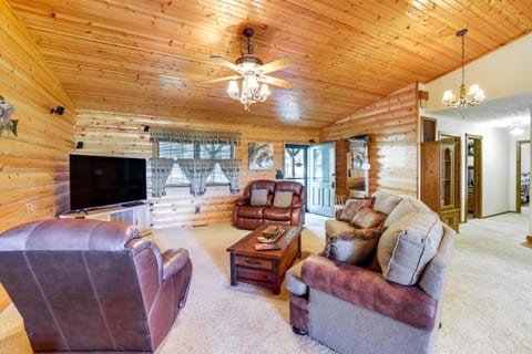Just a Cast Away Cassville Cabin with Covered Deck Cabin in Roaring River Township