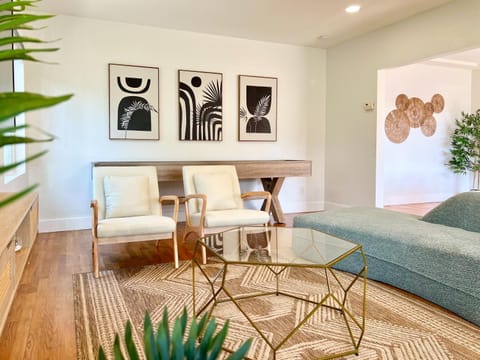 Game Room, TV and multimedia, Living room, Decorative detail, Seating area