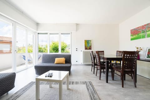 Day, Living room