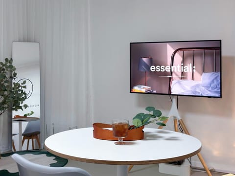 Bed, TV and multimedia, Bedroom, heating, wardrobe, air conditioner