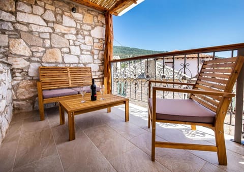 Balcony/Terrace, Mountain view