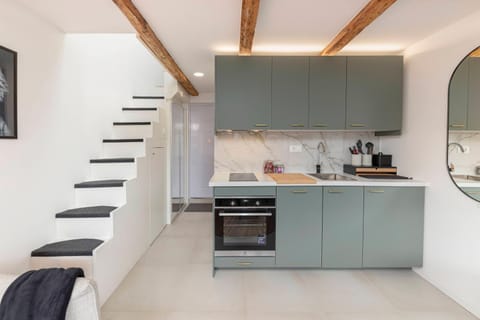 Kitchen or kitchenette, Dining area, dishwasher, oven, pet friendly, stove, toaster
