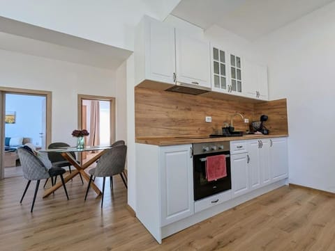 2BDRM Peaceful Escape with Free Parking Apartment in Veliko Tarnovo