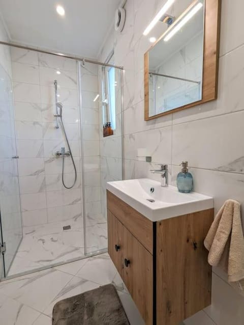 2BDRM Peaceful Escape with Free Parking Apartment in Veliko Tarnovo