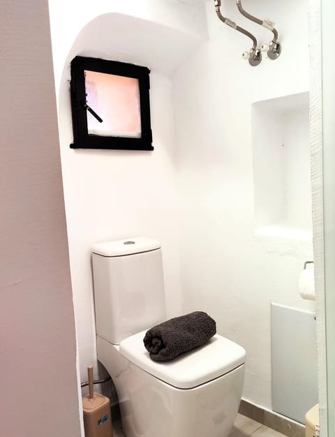 Bathroom, towels, washing machine