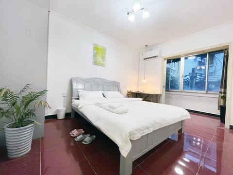 Bed, Photo of the whole room, Bedroom, towels, air conditioner