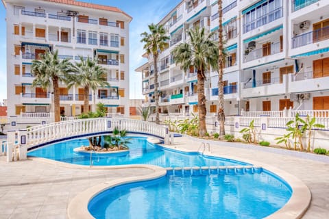 Property building, Day, Pool view, Swimming pool, Swimming pool