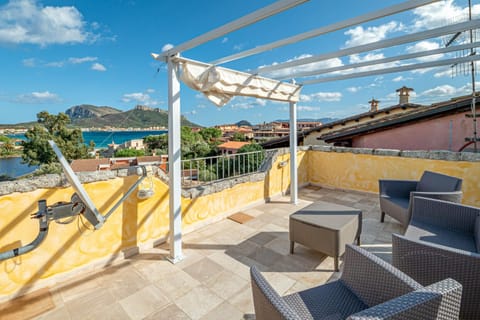 Property building, Balcony/Terrace, Living room
