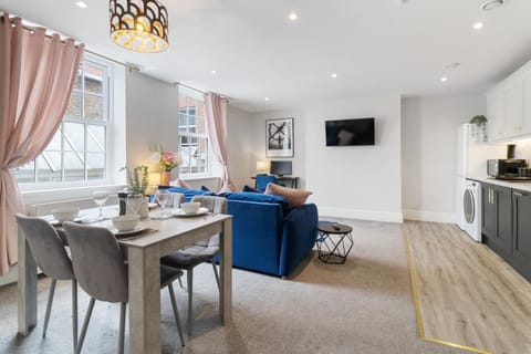 TV and multimedia, Kitchen or kitchenette, Seating area, Dining area