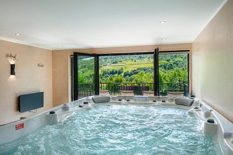 Natural landscape, Hot Tub, Hot Tub, Spa and wellness centre/facilities