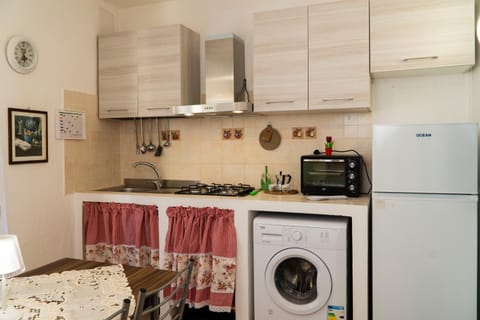 Kitchen or kitchenette, Dining area, microwave, stove, washing machine