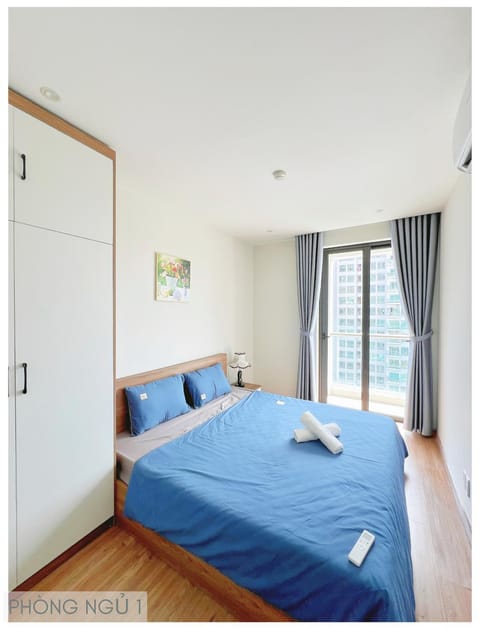 Bed, Photo of the whole room, Bedroom, towels, wardrobe