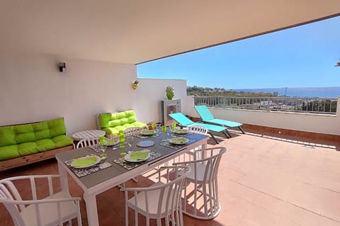 View (from property/room), Balcony/Terrace, Sea view, sunbed