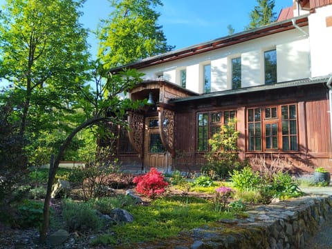 Property building, Spring, Garden