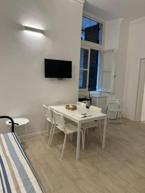 TV and multimedia, Kitchen or kitchenette, Living room, Dining area