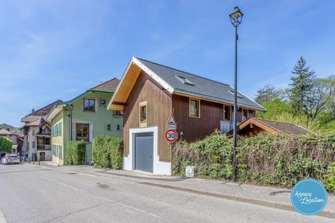 Renovated Chalet in the Heart of Menthon Chalet in Menthon-Saint-Bernard