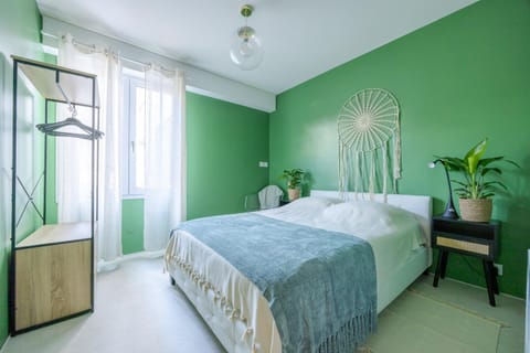 Bed, Photo of the whole room, Bedroom