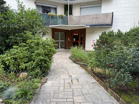 Lilas house Apartment in Paris