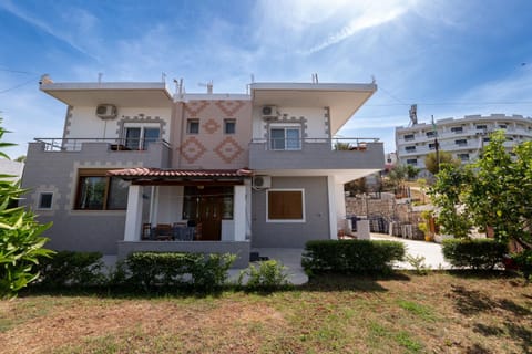 Property building, Day, Garden