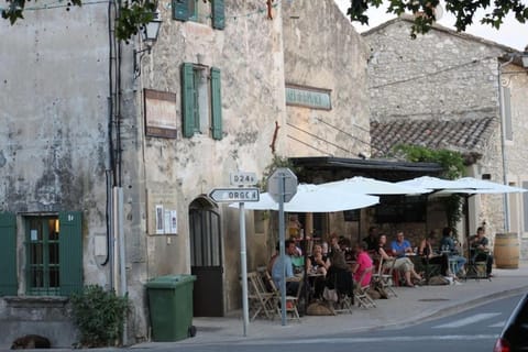 Food and drinks, Street view