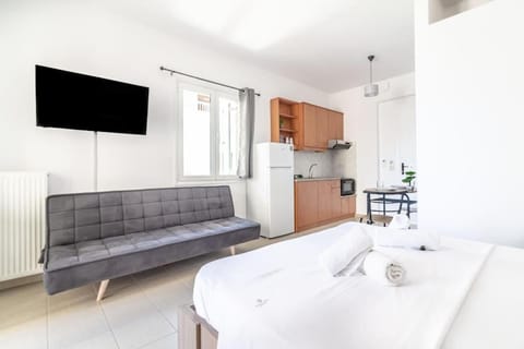 Bed, Kitchen or kitchenette, Seating area, Dining area