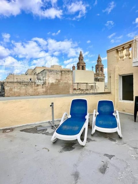 Charming Townhouse with Rooftop Apartment in Sliema