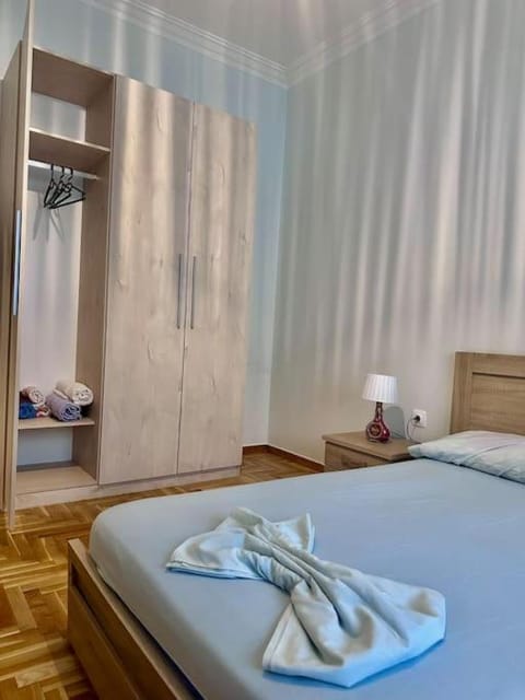 Bed, Bedroom, towels, wardrobe