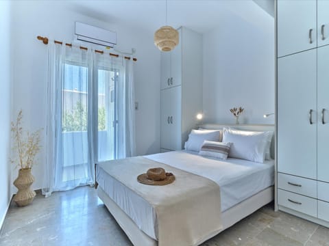Bed, Bedroom, wardrobe, air conditioner