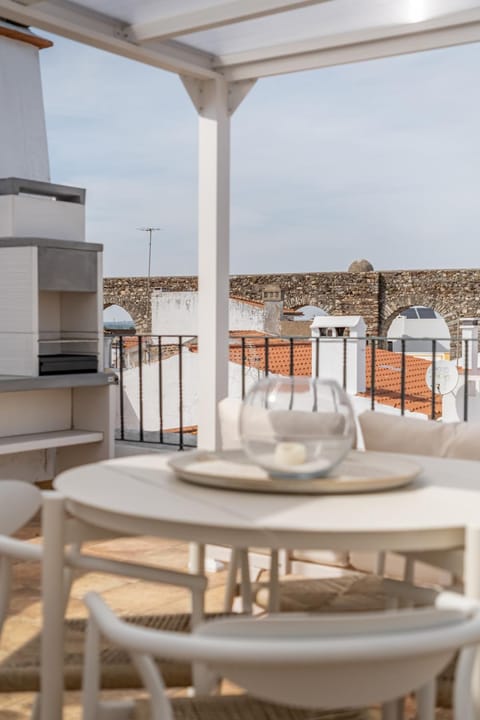 View (from property/room), Balcony/Terrace, Dining area