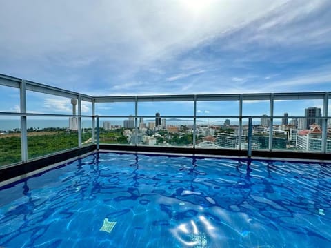 City view, Swimming pool