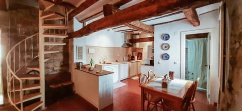 Dining area, kitchen