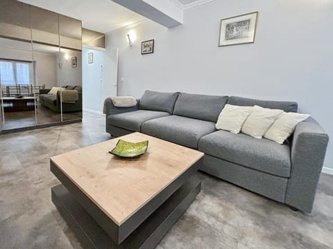 Luxury Apartment Paris Saint-Honoré - Rentaway BnB Apartment in Paris