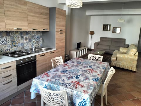 Kitchen or kitchenette, Living room, Seating area, Dining area, stove
