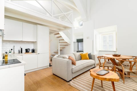 Coffee/tea facilities, Kitchen or kitchenette, Living room