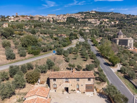 Property building, Day, Neighbourhood, Natural landscape, Bird's eye view, City view, Mountain view, Street view, Location