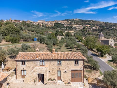 Property building, Neighbourhood, Natural landscape, Bird's eye view, City view, Landmark view, Mountain view, Street view