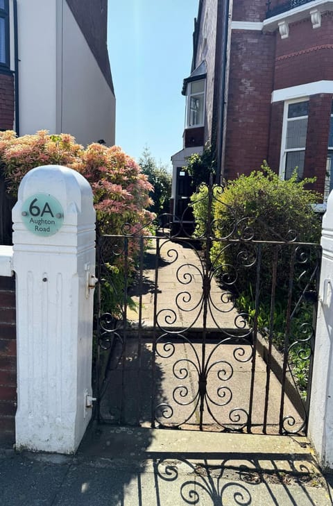 Property building, Day, Street view