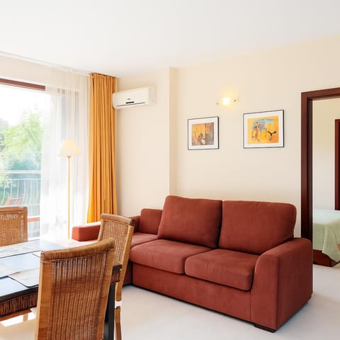 Living room, air conditioner