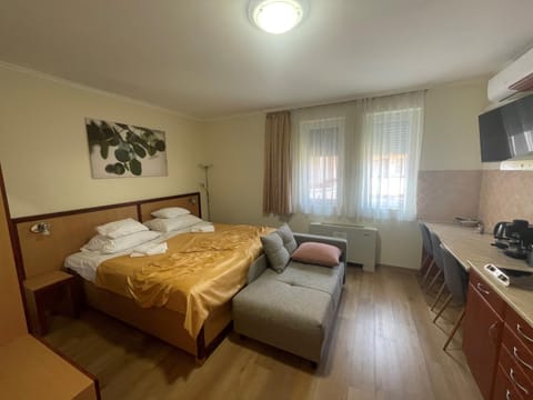 Bed, Kitchen or kitchenette