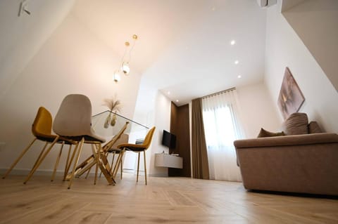Bed, TV and multimedia, Living room, Seating area, Dining area, furniture, air conditioner