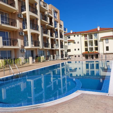 Property building, Pool view, Swimming pool, Swimming pool