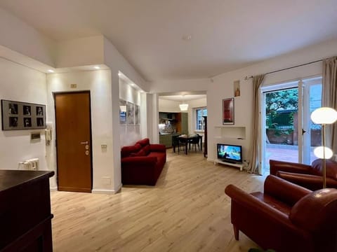 Communal lounge/ TV room, Living room