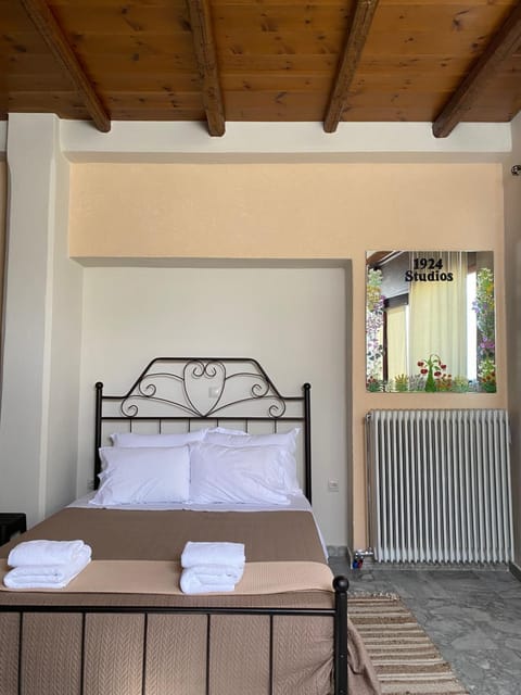 1924 Studios 4 Apartment in Argolis, Greece