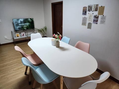 Living room, Seating area, Dining area