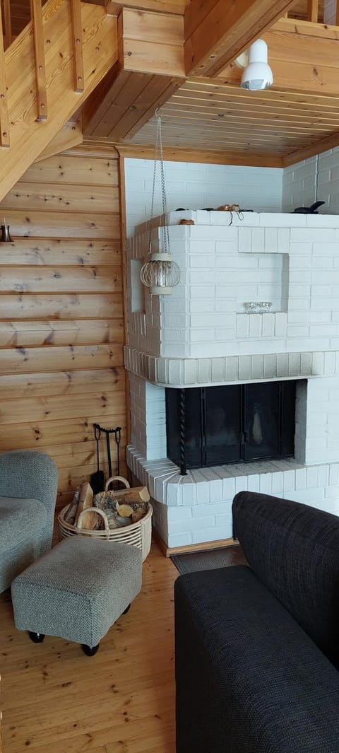 Seating area, fireplace