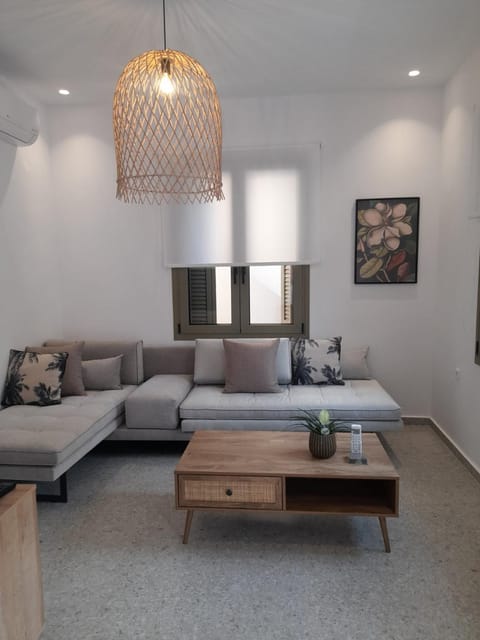 Living room, Photo of the whole room, Seating area, Bedroom