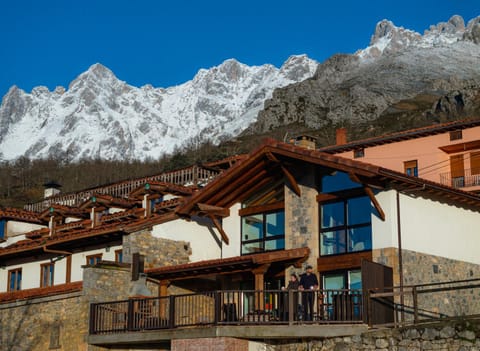 Property building, Bird's eye view, Mountain view