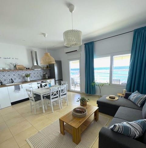 Kitchen or kitchenette, Seating area