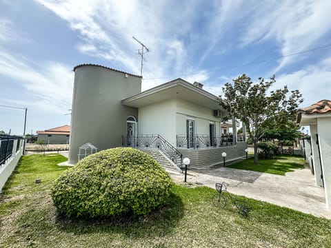 Property building, Spring, Day, Garden, Garden view