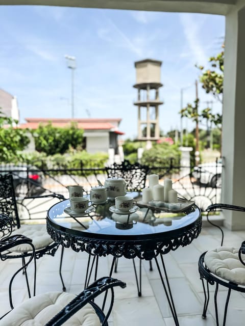 Patio, Day, Coffee/tea facilities, View (from property/room), Balcony/Terrace, Balcony/Terrace, Living room, Seating area, Dining area